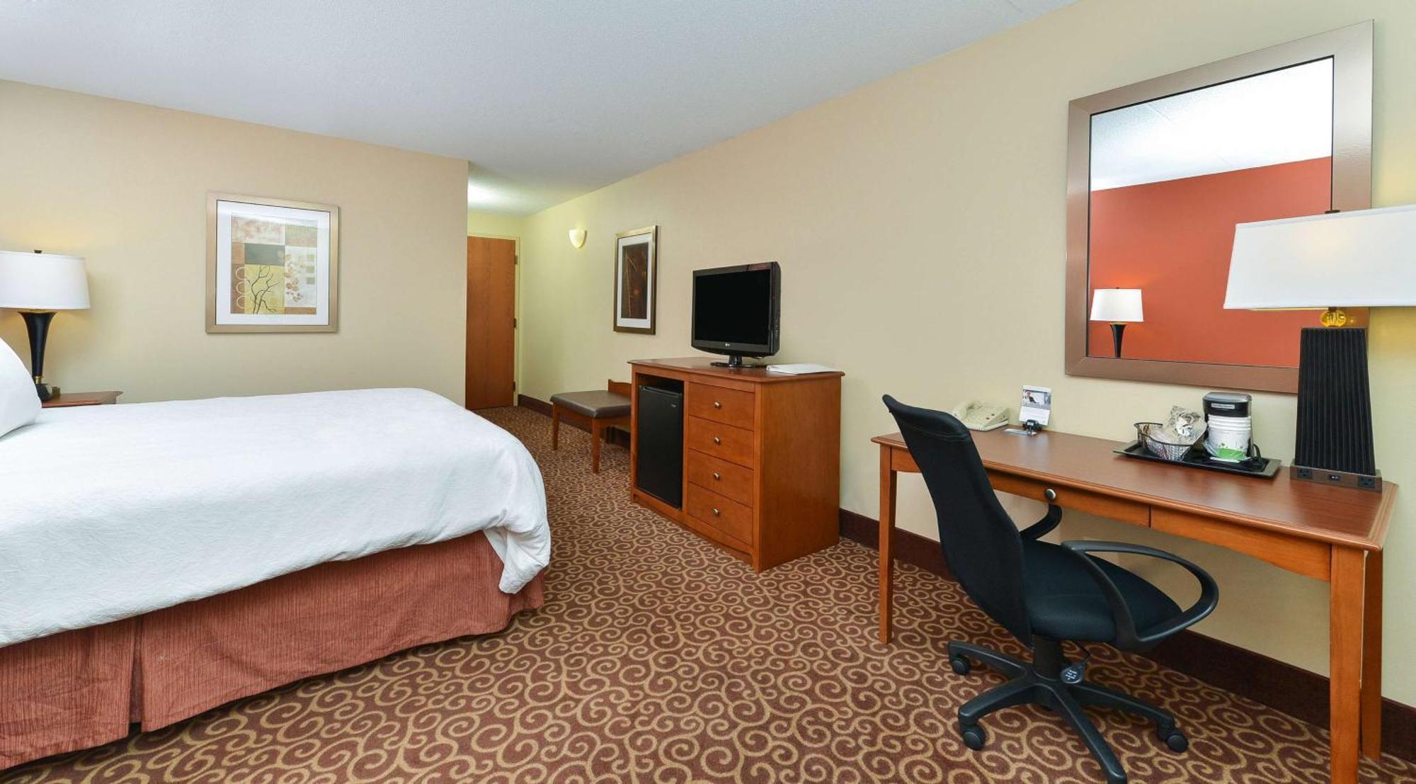 Hampton Inn Chicago-Carol Stream Exterior photo