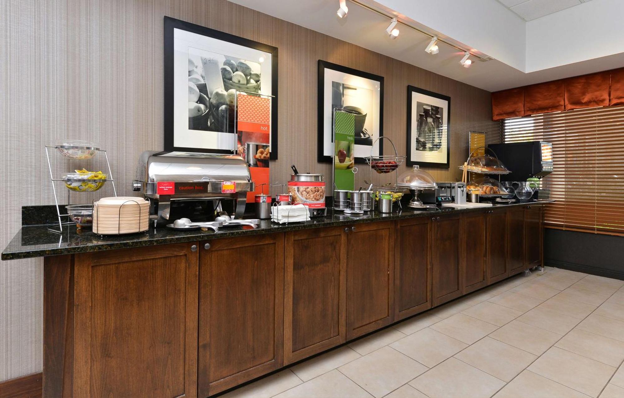 Hampton Inn Chicago-Carol Stream Exterior photo