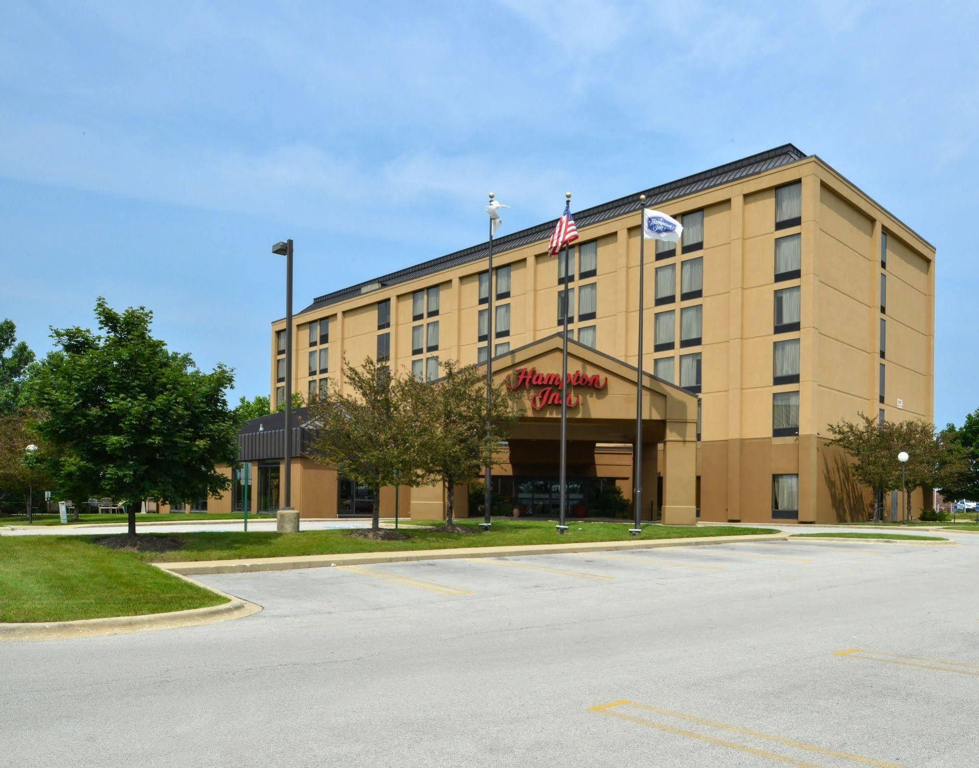 Hampton Inn Chicago-Carol Stream Exterior photo